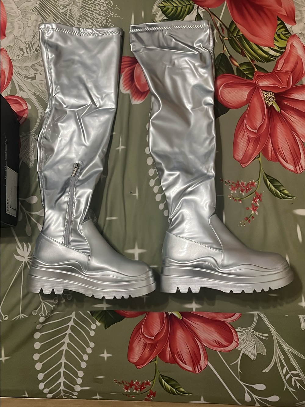 UNILADY CITY-2 Silver Metallic Over The Knee Lug Sole Boots Size 7.5 NIB